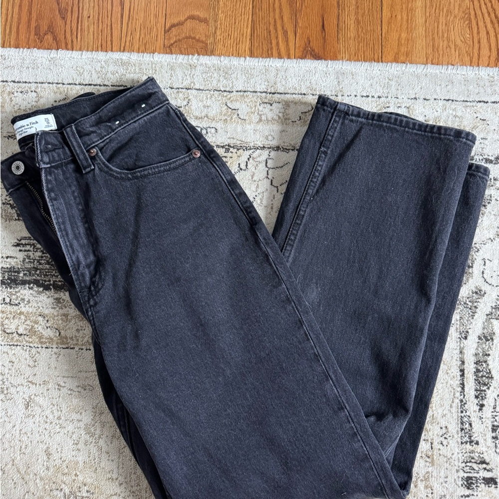Abercrombie High Rise Vintage Straight Jean, 25R.